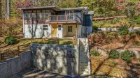 Farmhouse in private setting close to town