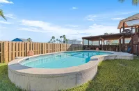 Perfect getaway for all!  Fish and hunt with all the comforts of home! - Pools