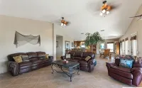 Perfect getaway for all!  Fish and hunt with all the comforts of home! - Pools