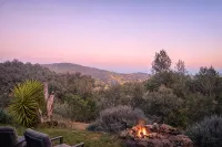 Hilltop Hideaway, Firepit, Starry Nights & Privacy - บ้านพักหลังเล็ก