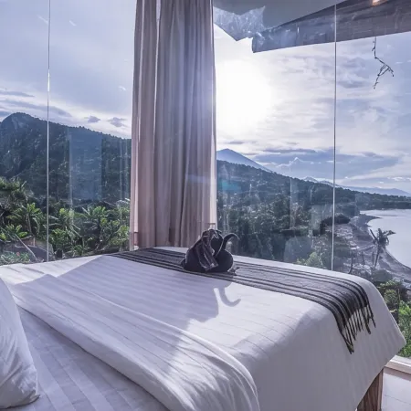Waenis Sunset View Hotel and Restaurant, Amed, Bali Отели рядом с достопримечательностью «Храм Лемпуянг»