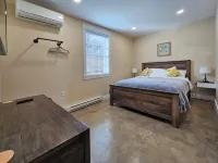 Breckenridge Suites #1 - Charming 1-Bedroom Suite near Grove City Memorial Park - 3-Star