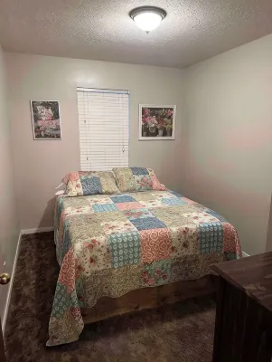 Charming 2-bedroom fishing cabin located near Lake Sam Rayburn