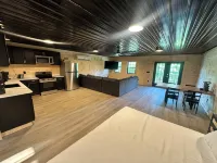 Burr Oak Cabin With Hot Tub and WIFI - Chalets