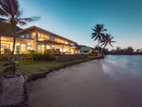 Tohora by Tahiti Homes 5-bedroom beachfront villa with swimming pool. Hotels in Te'avaro