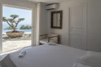 Property 480m2, sea view, heated swimming pool 6 bedrooms, 6 bathrooms, 3mn from the beach - Homestays