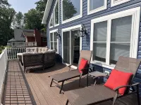 Treasure Lake Home, hot tub, partial Lake view and walking distance to beach - Swimmingpools