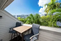 Banana Wind at Truman Annex - 2 Bed / 2.5-Bath Condo w/ Shared Pool & Parking - Bungalows