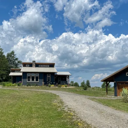 Custom Finger Lakes home near Ithaca with hot tub