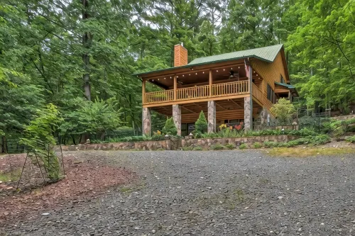 Riverfront Family Cabin • Resort Pool & Trails • Pet Friendly Mountain Escape - WiFi
