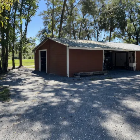 Farm house - 4 acres - Open Beaches close by  - 6 beds 3 bedrooms
