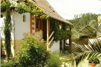 Comfortable Italian country style holiday home - balcony