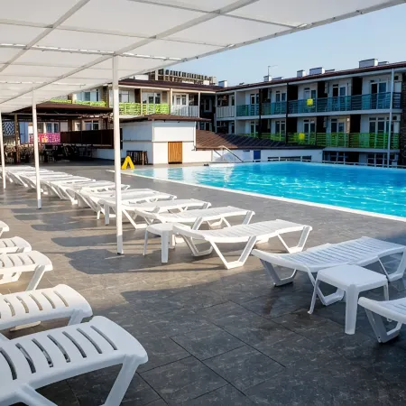 Sea Breeze Resort (Си Бриз Резорт)