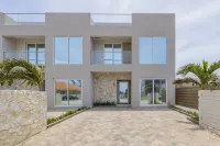 High-End Villa ~ Walk to Beach ~  Private Pool ~ Ocean View - Private Pools