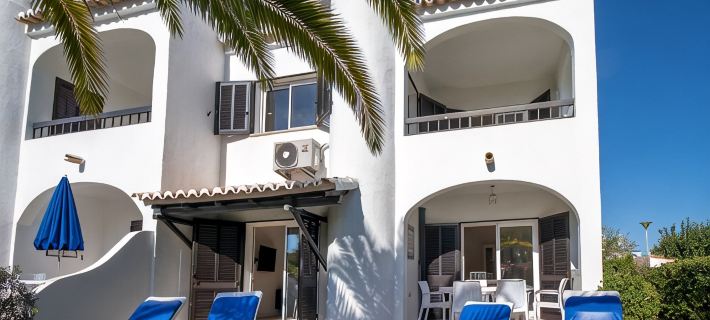 Top renovated townhouse with pool and sea access ポルシェスのホテル