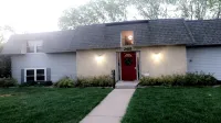 Clean and Comfy!! 2 Bedrooms!