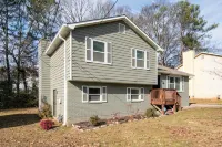 Beautifully Renovated 4-Bed, 3-Bath Family Home with Modern Finishes in Decatur - Wifi