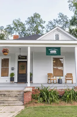The Waverly House. A Vintage-Mod Bungalow in Columbus. - 4 ดาว