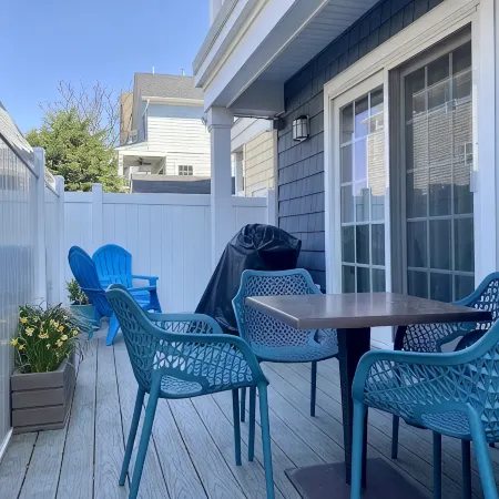 Brand new 2BR apartment steps from the beach 🏖