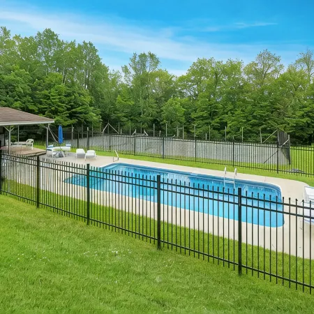 Mt Snow Getaway - 3 Bedroom Chic Condo - Community Pool and Tennis