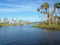 Relax on the beautiful Weeki Wachee River at the charming Seahorse River House!