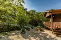 Mountain Serenity & Close to Hiking, Rafting, Fishing and KayakingWolf Song" - Homestays