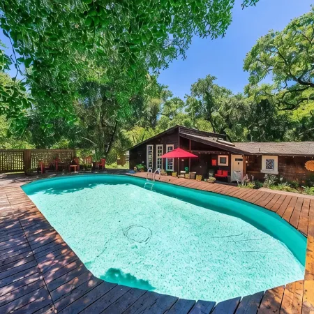 Lrg Wine Country Estate on creek w Pool/Spa sleeps 8