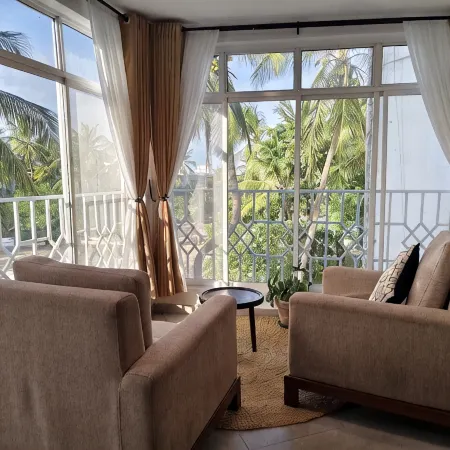 Beachfront Penthouse (Kaya II)• Reliable Solar & Full AC