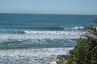 Wainui Absolute Beachfront Studio Unit - Pools
