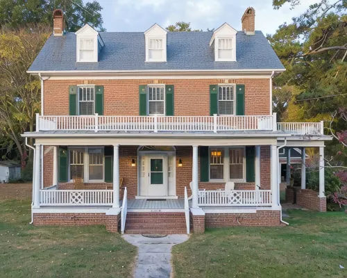 Stately historic 3bdr shore house near Cape Charles, boat parking, pet friendly Hotels in Cheriton