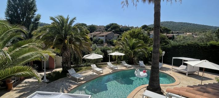 Beautiful vacation villa with large pool 900m walk to the beach for 12 people Ξενοδοχεία στην πόλη Sainte-Maxime
