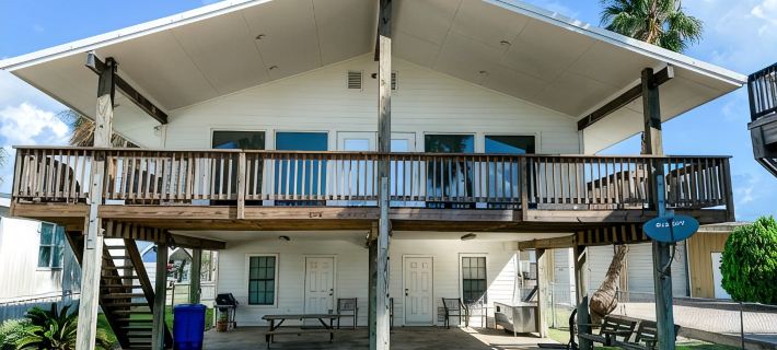 Sunny Family Friendly House 1500 sqft ~ Oversized Covered Deck ~ .5 m to Beach 포트 오 코너 호텔