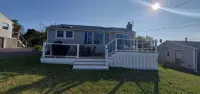Ocean View Beach house steps from the ocean, minutes away from downtown Plymouth - 방갈로