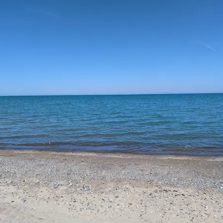 Cozy Pet Friendly Cottage, Partial Water View, Sleeps 7, Half Block from Beach!