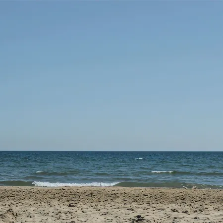 Nice studio view port. Beach and sea at 50 meters.
