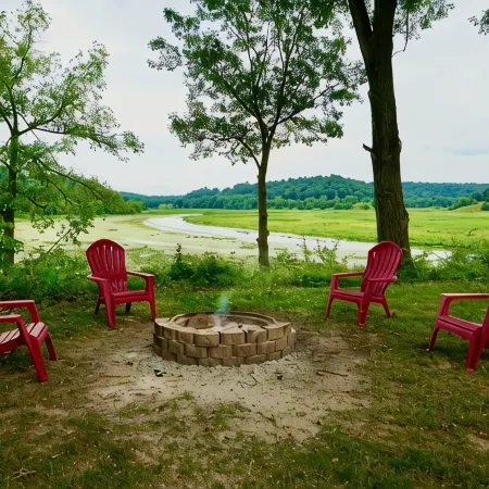 Waterfront cabin with amazing views- Short drive to Dubuque,IA