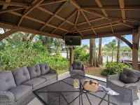 Beautiful Waterfront Home on the Alafia River Hotels in Riverview