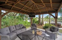 Beautiful Waterfront Home on the Alafia River - Homestays