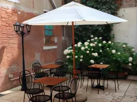 Al Portico Guest House Các khách sạn gần Phòng trưng bày nghệ thuật A Plus A Gallery