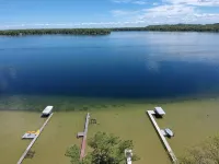 因特洛肯、特拉弗斯城鴨湖Waterfront含浮筒船鄉村別墅! - 民宿