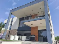 Contemporary villa 10 minutes from Cannes