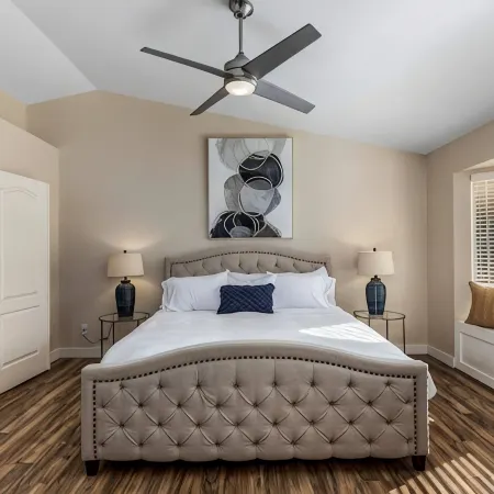On HGTV Show House Hunters! Heated Pool! Family & Dog friendly, Prime location!