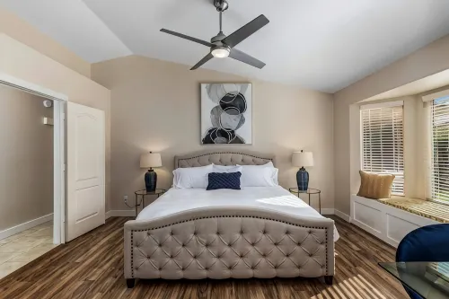 On HGTV Show House Hunters! Heated Pool! Family & Dog friendly, Prime location!