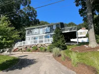 Sunny Beach Getaway-Outdoor Shower, Big Deck, Walk to Coffee+Ice Cream-Sleeps 10 - Beach