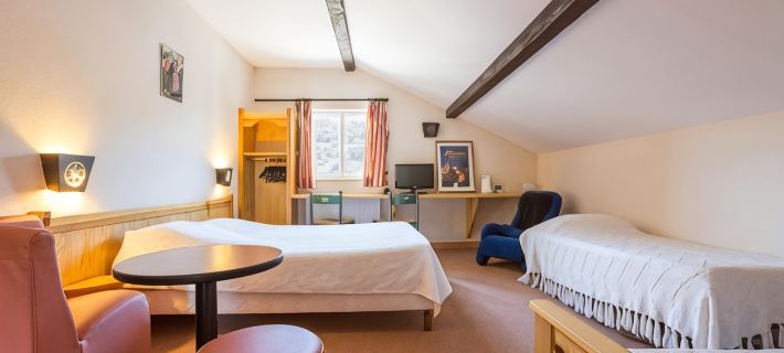 Logis Hotel Restaurant Auberge les Rives de l'Arzon Hotels in Auvergne