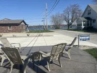 Lake view house with private pier lake access - 홈스테이