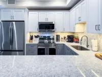 Speakeasy Vibe ~ Luxe 1BR ~ <2min walk to MKT SQ - 4-Star