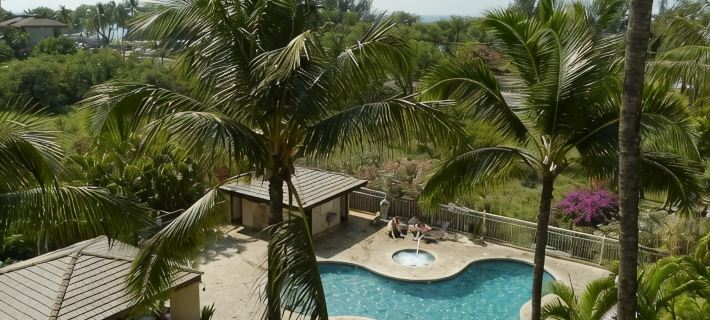 Ocean, mountain, pool views. Best location at The Banyan. Across from Kam2 beach Hotels in Wailea