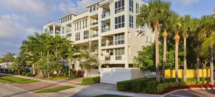 Hemingway Coast to CoastIntracoastal Water View!  2 Blocks to Beach &Pickleball Hotels in Deerfield Beach
