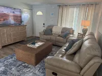 Minutes to Weeki Wachee Head Springs Pool AND hot tub!